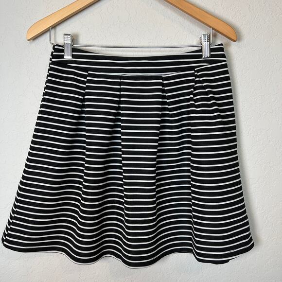 Blue Rain Women's Black and White‎ Stripe Pleated Mini Skirt Size L NEW - Picture 6 of 7